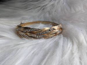 lot 3210 image: Twisted Leaf Rhinestone Bangle Bracelet Gold Tone