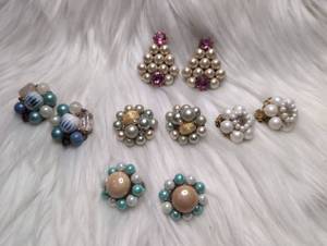 lot 3311 image: Vintage Cluster Costume Clip On Earring Lot - 5 ct