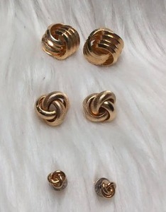 lot 3316 image: Gold Tone Knot Earrings - 3 ct