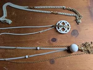 lot 3400 image: Fashion Necklace White Chain Lot 3 Pieces White Pendant Tassel Chain