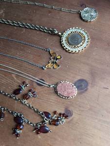 lot 3401 image: Fashion Jewelry Necklace Lot 5 Pieces Pendant Chain Beaded