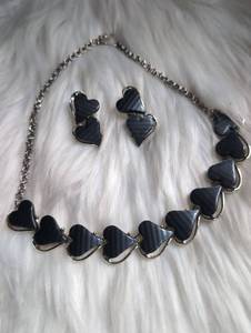 lot 3408 image: Heart-Shaped Black Stone Necklace and Earring Set with Silver-Tone Chain