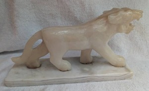 lot 2500 image: Carved Stone White Onyx Animal Figurine on Rectangular Base
