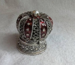 lot 3002 image: Decorative Bejeweled Mini Crown Trinket Box&nbsp