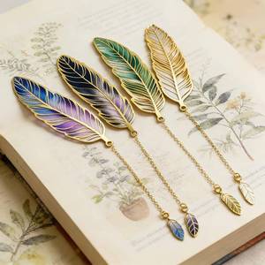 lot 10930 image: 4Pcs Feather Bookmarks, Metal Chain Bookmark for Women, Teachers, Students