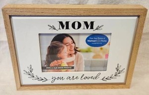 lot 132 image: MOM Picture Frame 4x6 Inch Photo Holder You Are Loved