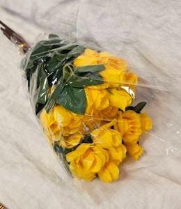lot 164 image: Faux Yellow Rose Bouquet Bundle&nbsp