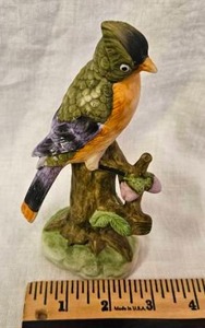 lot 180 image: Painted Bird Figurine on Tree Stump Base&nbsp
