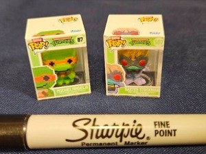 lot 240 image: Bitty Funko Pop Teenage Mutant Ninja Turtles 2-Pack Michelangelo #07 Baxter Stockman 507