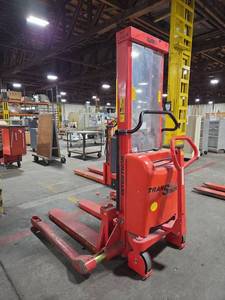 lot 767 image: Interlake Mecalift Series Powered Stacker - Model SS2200