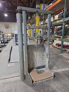 lot 844 image: Monsov Air Motor V2 Hydraulic Press Equipment