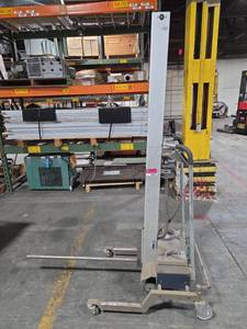 lot 6849 image: TAWI Art. 120 Electric Material Lift Platform&nbsp