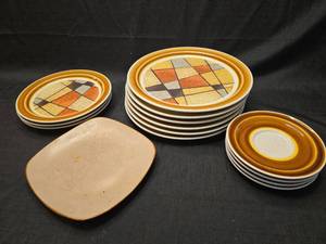 lot 1324 image: Dinnerware Set Dinner Plates Salad Plates Gold Geometric Argyle 14pc