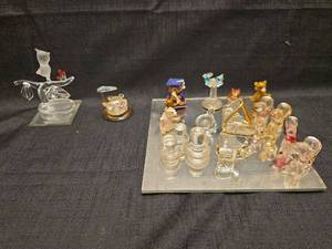 lot 1326 image: Lot of Decorative Glass Figurines and Miniatures