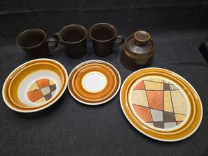 Noritake Primastone Dinnerware Set 8-Piece Brown Orange Argyle