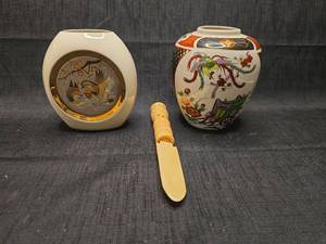 lot 1333 image: Chokin Decorative Vessels with Ojime Bead and Netsuke Handle Set