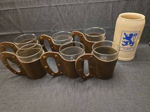 lot 1337 image: L�wenbr�u Munich Beer Stein 1L and 6 Glass Mugs with Leather Holders Set