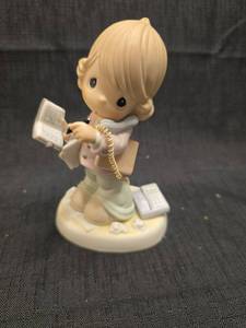 lot 1342 image: Enesco Precious Moments Figurine Telephone Operator 118266