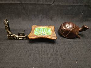 lot 1353 image: Treasure Craft Decorative Dish with Turtle Figurine and Brass Handle