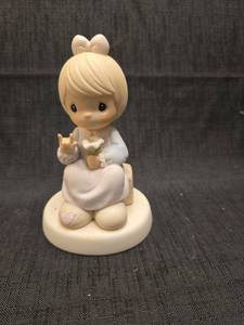 lot 1354 image: Enesco Precious Moments A Universal Love Special 1992 Limited Edition Figurine