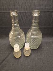 lot 1362 image: 4-Piece Glass Decanter Set with Stoppers