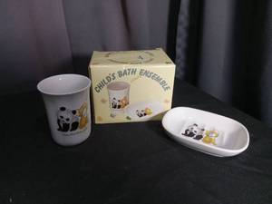 lot 6849 image: Childs Bath Ensemble 2-Piece Set Cup Dish Panda