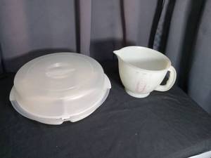 lot 6855 image: Tupperware measuring pitcher & Rubbermaid serving saver.