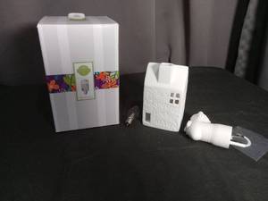 lot 6860 image: Scentsy Home Fragrance Diffuser Take Me Home with Bulb