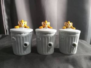 lot 6826 image: Burger King Kids Club Disneys Oliver & Company Promotional Containers Set of 3