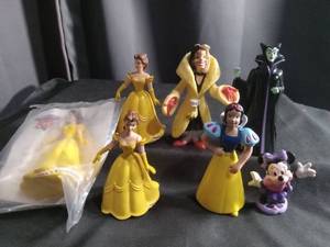 lot 6832 image: Disney Princess Action Figures Lot 7 Pieces Snow White Maleficent