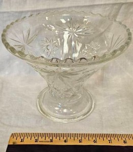 lot 105 image: Vintage Deep Glass Bowl&nbsp