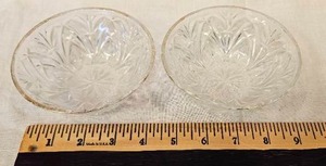 lot 106 image: Small Vintage Glass Bowls