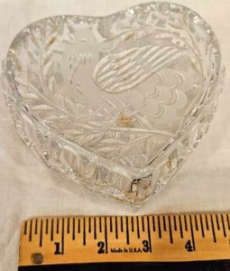 lot 108 image: Vintage Glass Heart-Shaped Trinket Box&nbsp
