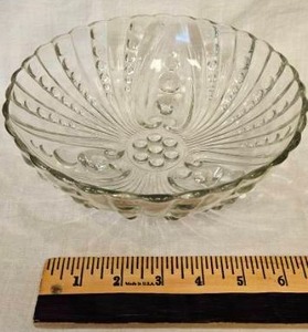 lot 110 image: Vintage Glass Patterned Bowl&nbsp