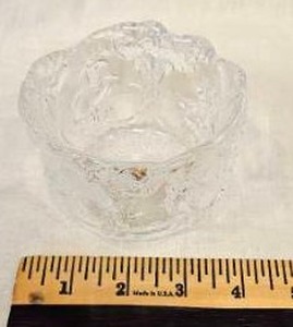 lot 122 image: Small Vintage Bowl with Couple Design