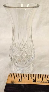 lot 124 image: Small Vintage Glass Vase