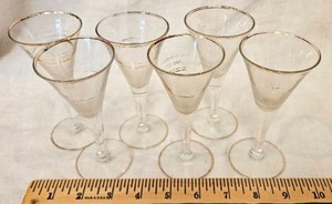 lot 127 image: Set of 6 Vintage Cordial Glasses with Gold Rim