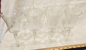 lot 129 image: Set of 8 Vintage Glasses with Etched Floral Design