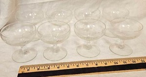 lot 135 image: Set of 8 Vintage Clear Glass Coupe Cocktail Glasses with Etched Design
