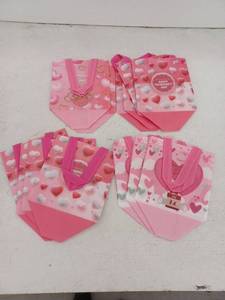 lot 16385 image: ZUIYIN Valentine Gift Bags, 13 Bags
