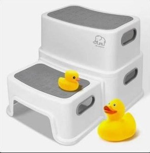 lot 16388 image: Forbena Toddler Step Stool
