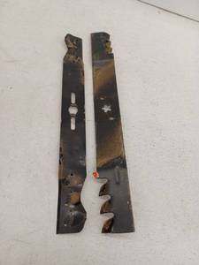 lot 16473 image: 2 Piece Mower Blades
