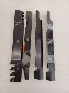lot 16493 image: Lot Of 4 Mower Blades