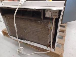 lot 16519 image: LG LW1516ER Window AC Unit
