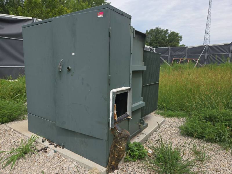 lot 2053 image: Three-Phase, Dead-Front, Loop-Feed Pad-Mounted Distribution Transformer