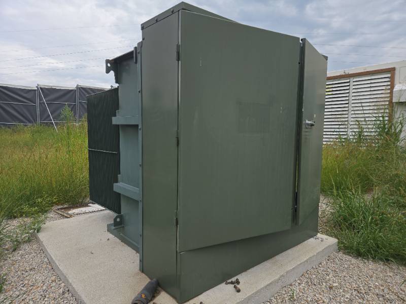 lot 2052 image: Three-Phase, Dead-Front, Loop-Feed Pad-Mounted Distribution Transformer