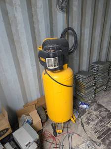 lot 2023 image: DeWalt 27 Gal Vertical Air Compressor 200 PSI