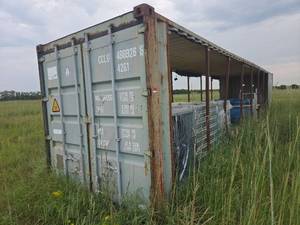 lot 143 image: Pod Trailer Shell