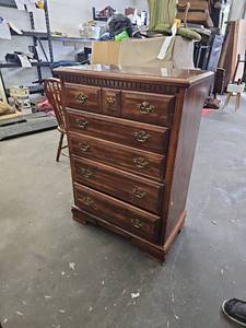 lot 62599 image: vintage wooden chest of drawers - 5 Drawers