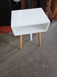 lot 62614 image: modern white nightstand